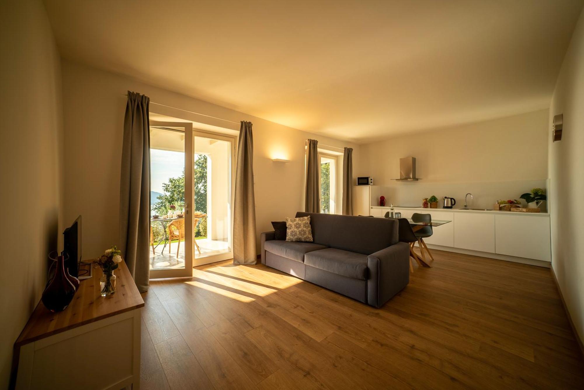 La Mascarana Apartment Lesa Room photo
